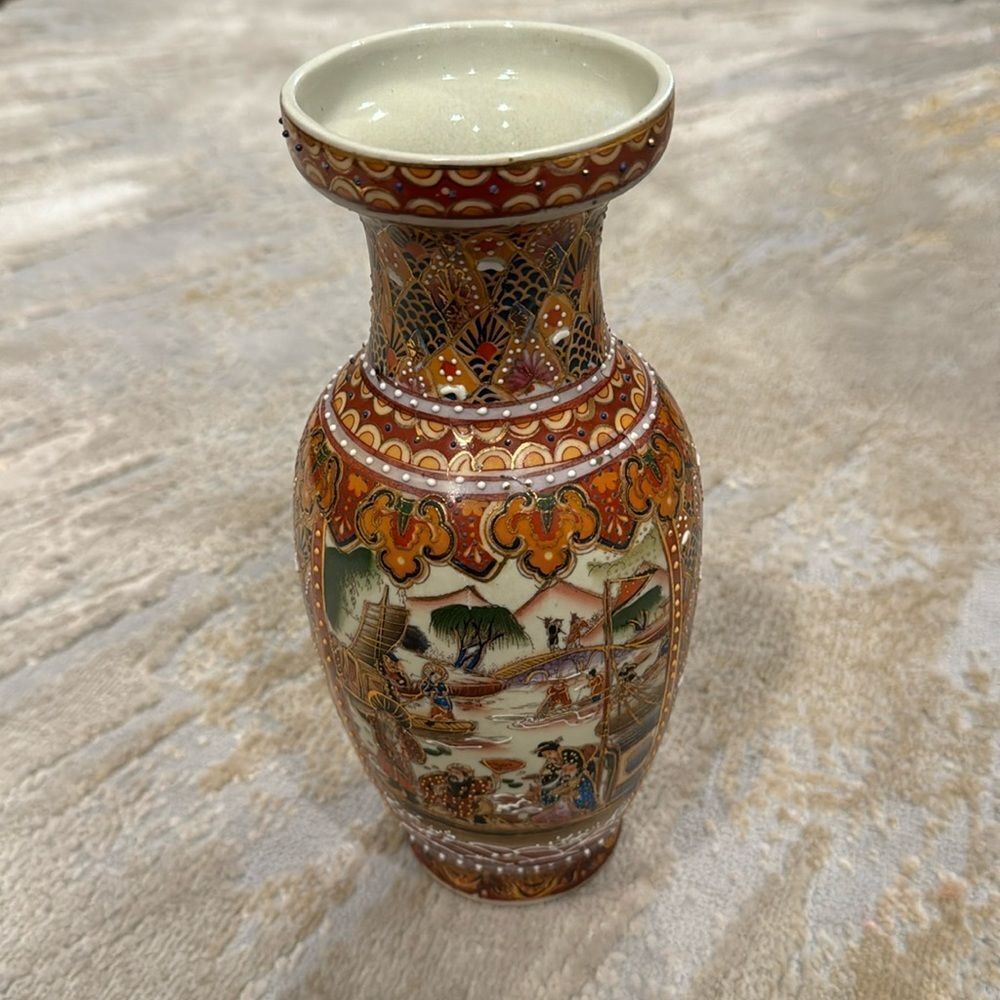 Porcelain Vase Chinese Decor Art Rare HandPainted Gilding Embossed Drawing EUC